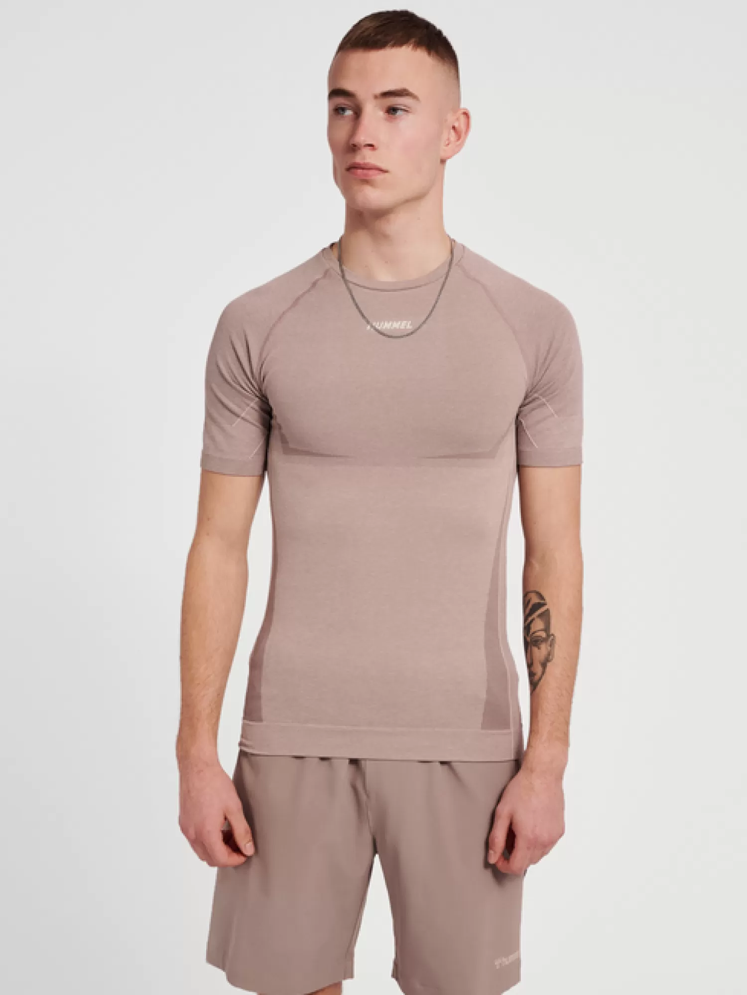 Hummel T-shirts and tops | Training<hmlTE MIKE SEAMLESS T-SHIRT