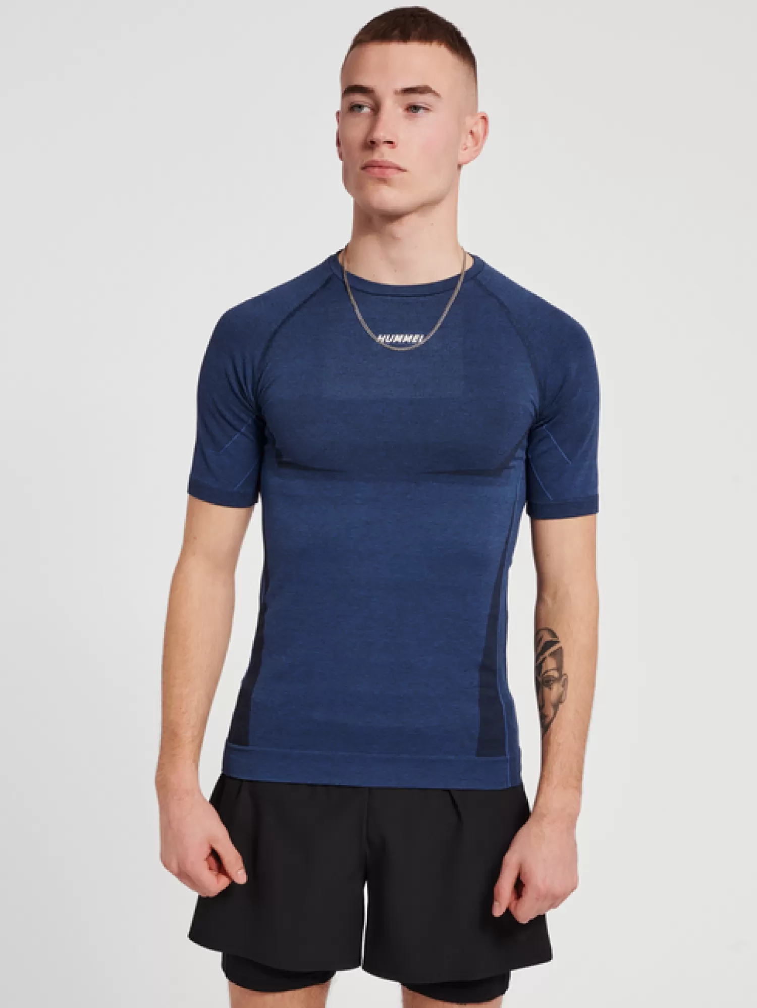 Hummel T-shirts and tops | Running<hmlTE MIKE SEAMLESS T-SHIRT