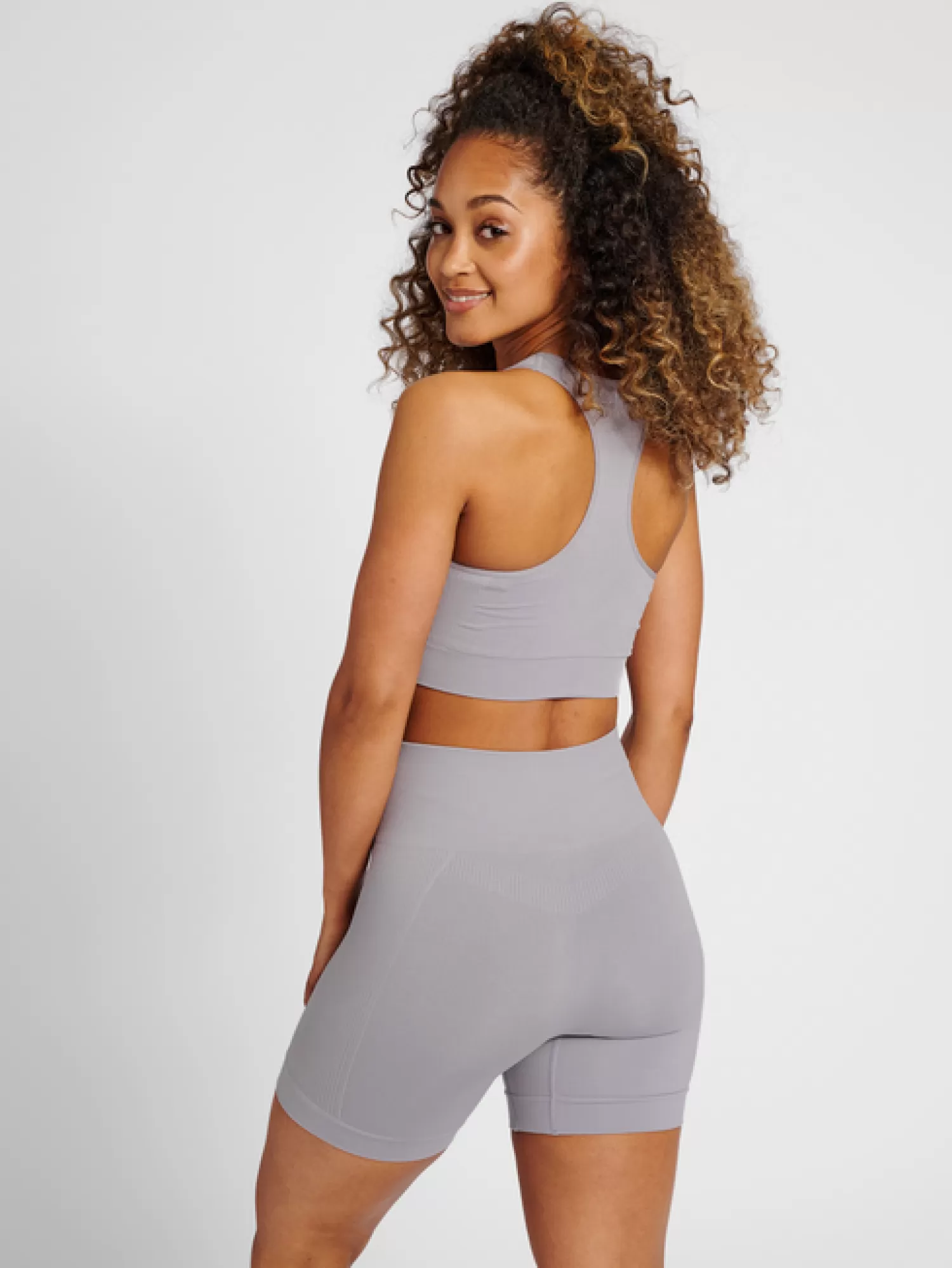 Hummel Sports bras | Sports bras<hmlTIF SEAMLESS SPORTS TOP