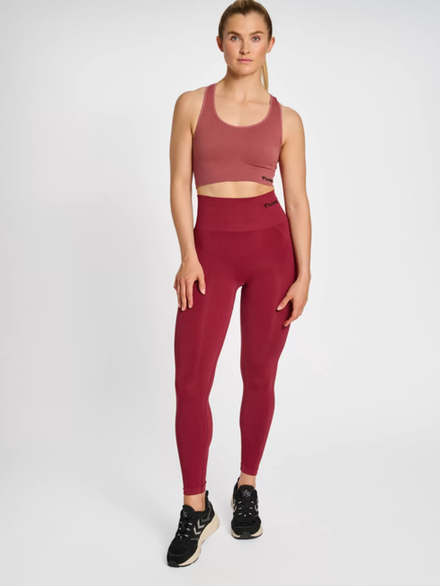 Hummel Sports bras | Yoga<hmlTIF SEAMLESS SPORTS TOP