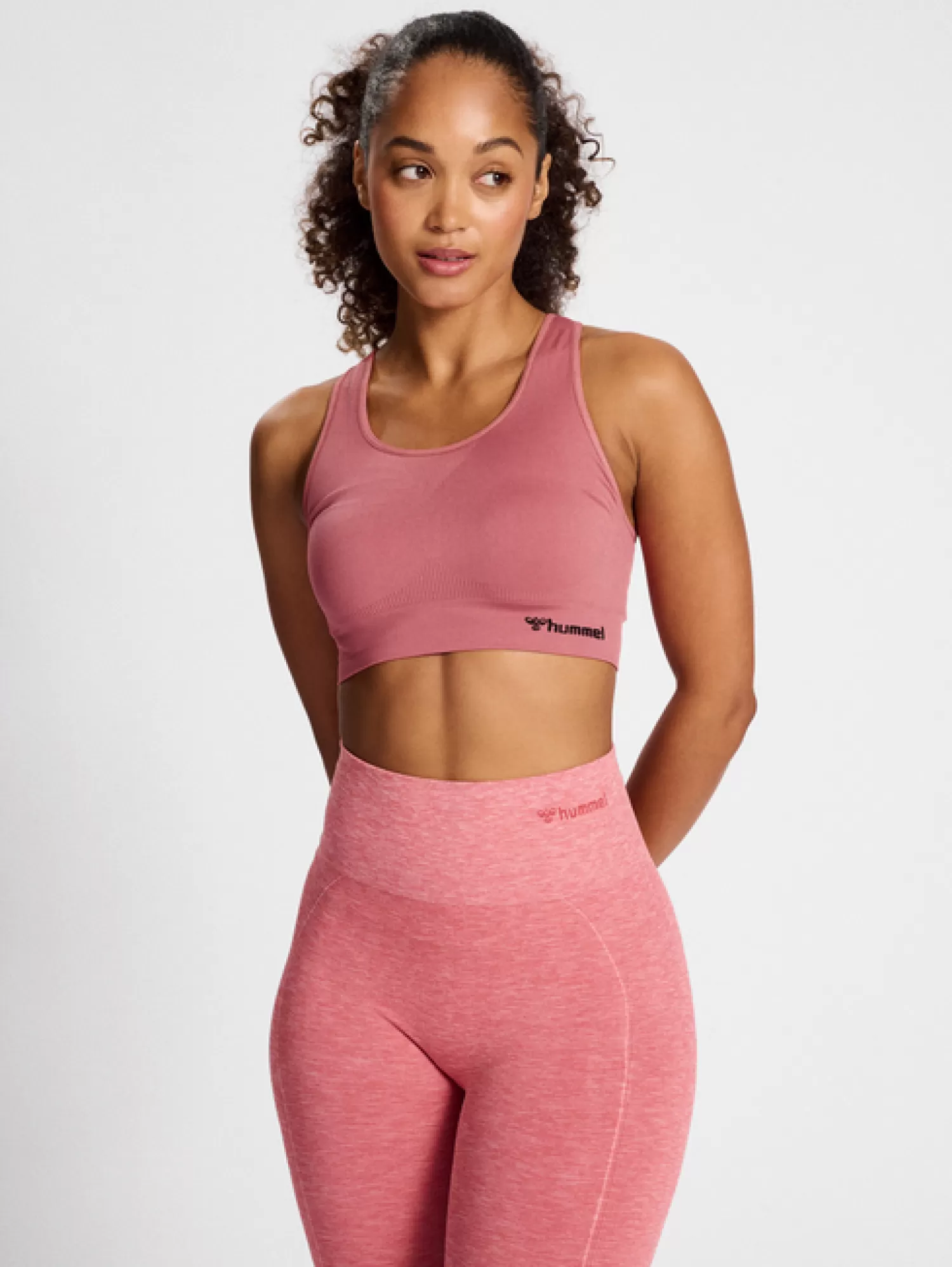 Hummel Sports bras | Yoga<hmlTIF SEAMLESS SPORTS TOP