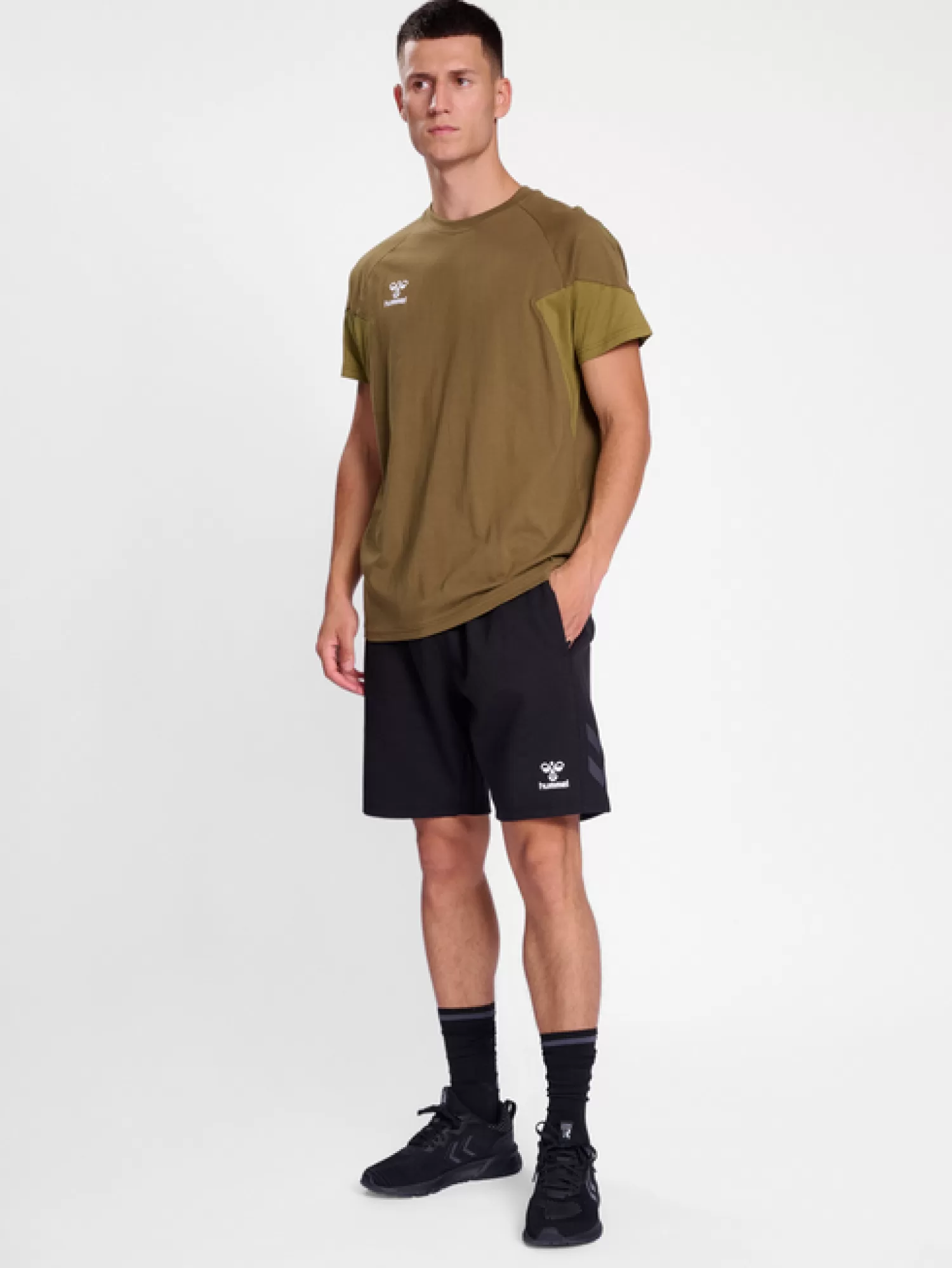 Hummel Shorts<hmlTRAVEL SHORTS