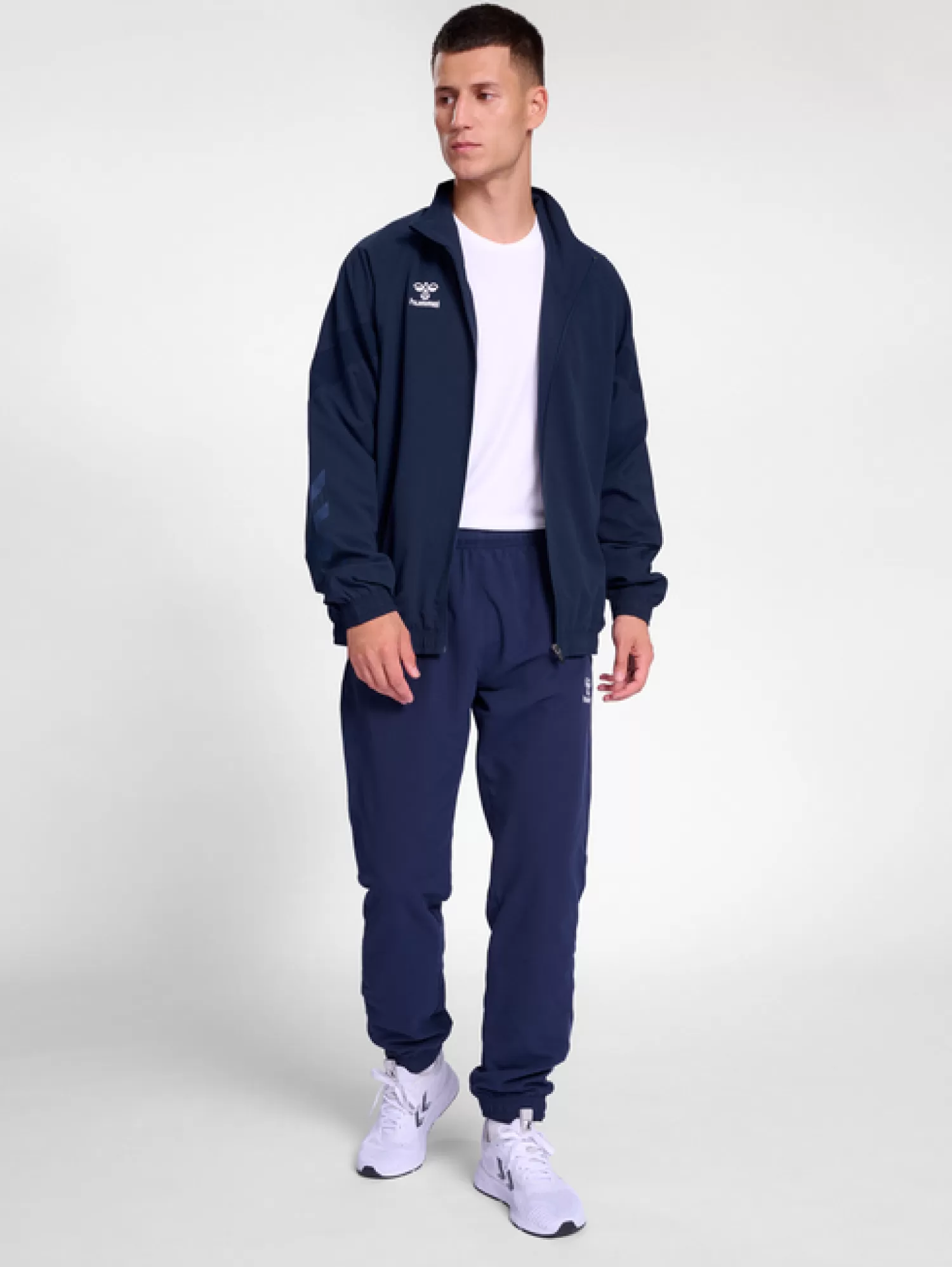 Hummel Jackets<hmlTRAVEL WOVEN JACKET