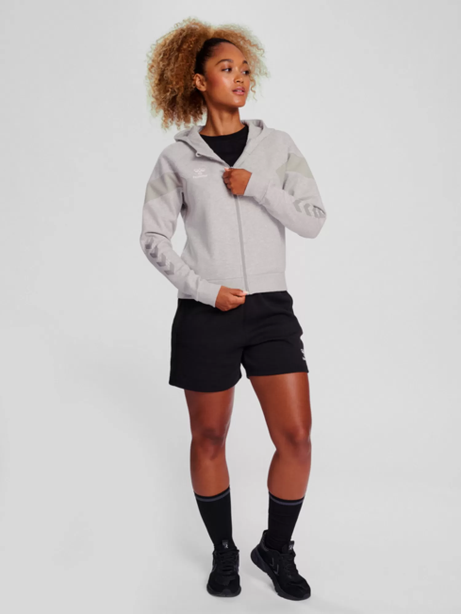 Hummel Hoodies and sweatshirts<hmlTRAVEL ZIP HOODIE WOMAN