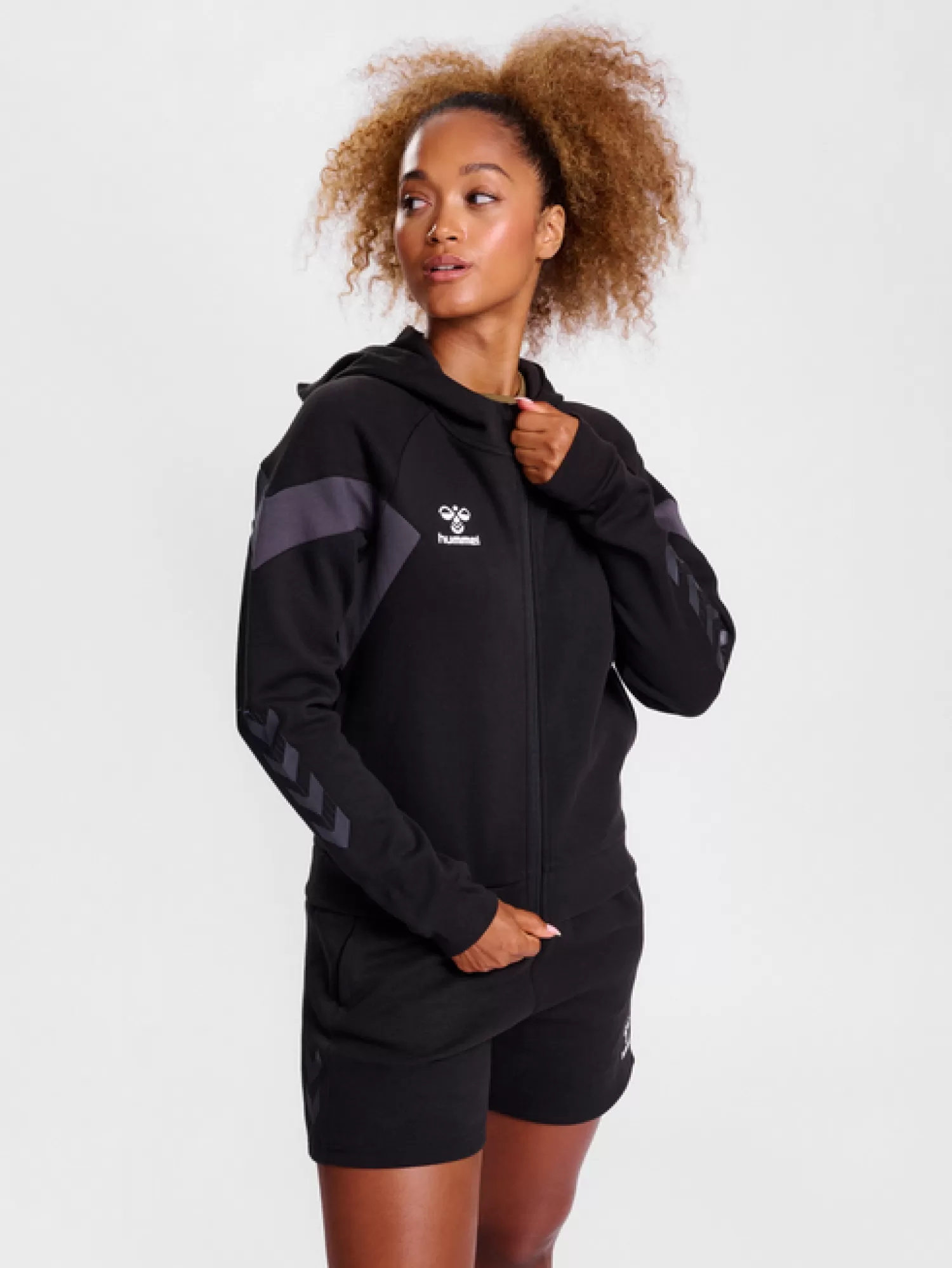 Hummel Hoodies and sweatshirts<hmlTRAVEL ZIP HOODIE WOMAN