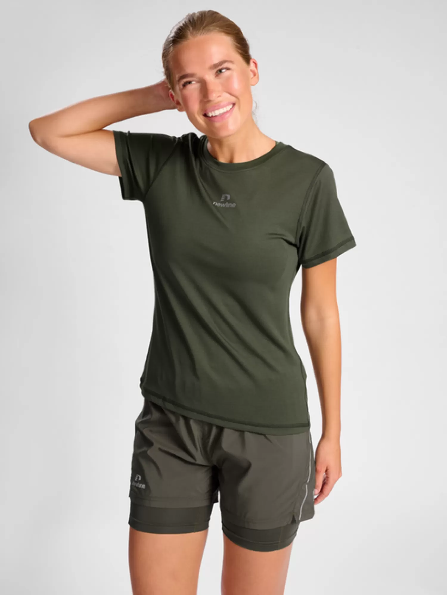 Hummel T-shirts and tops<nwlBEAT POLY TEE WOMAN