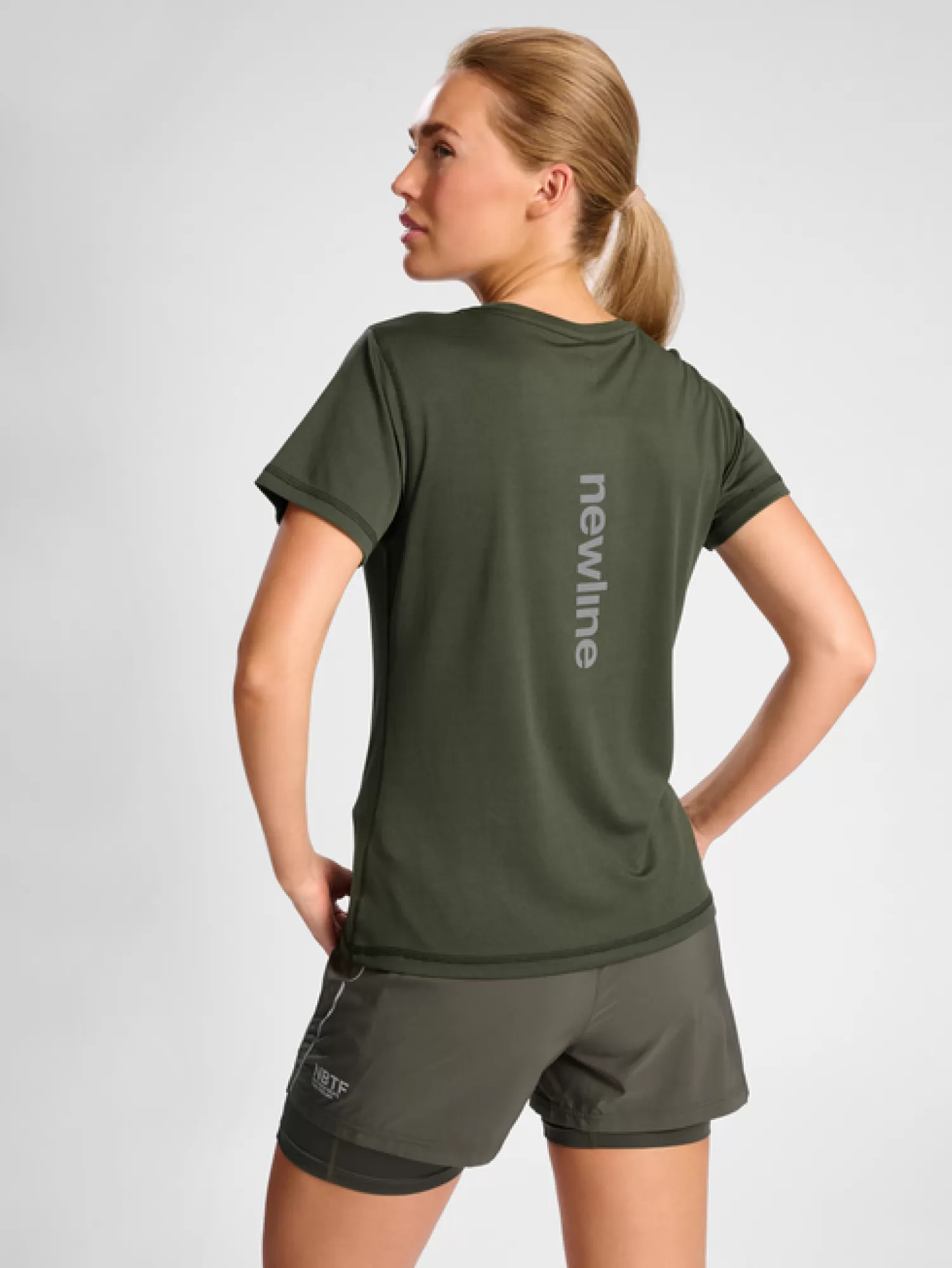 Hummel T-shirts and tops<nwlBEAT POLY TEE WOMAN