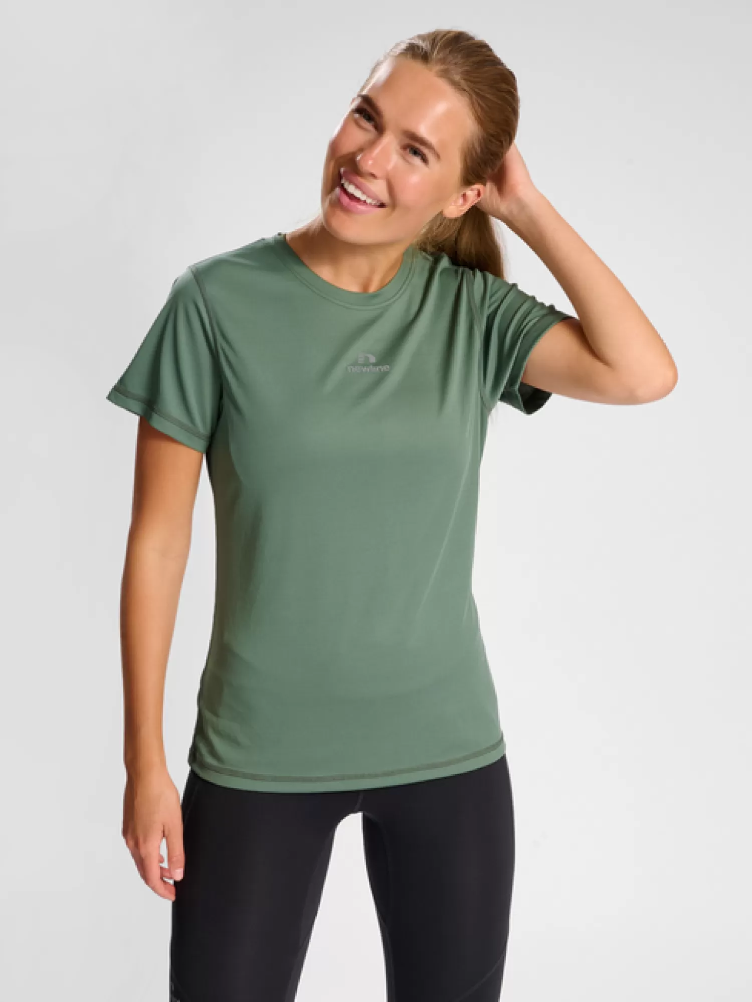 Hummel T-shirts and tops<nwlBEAT POLY TEE WOMAN