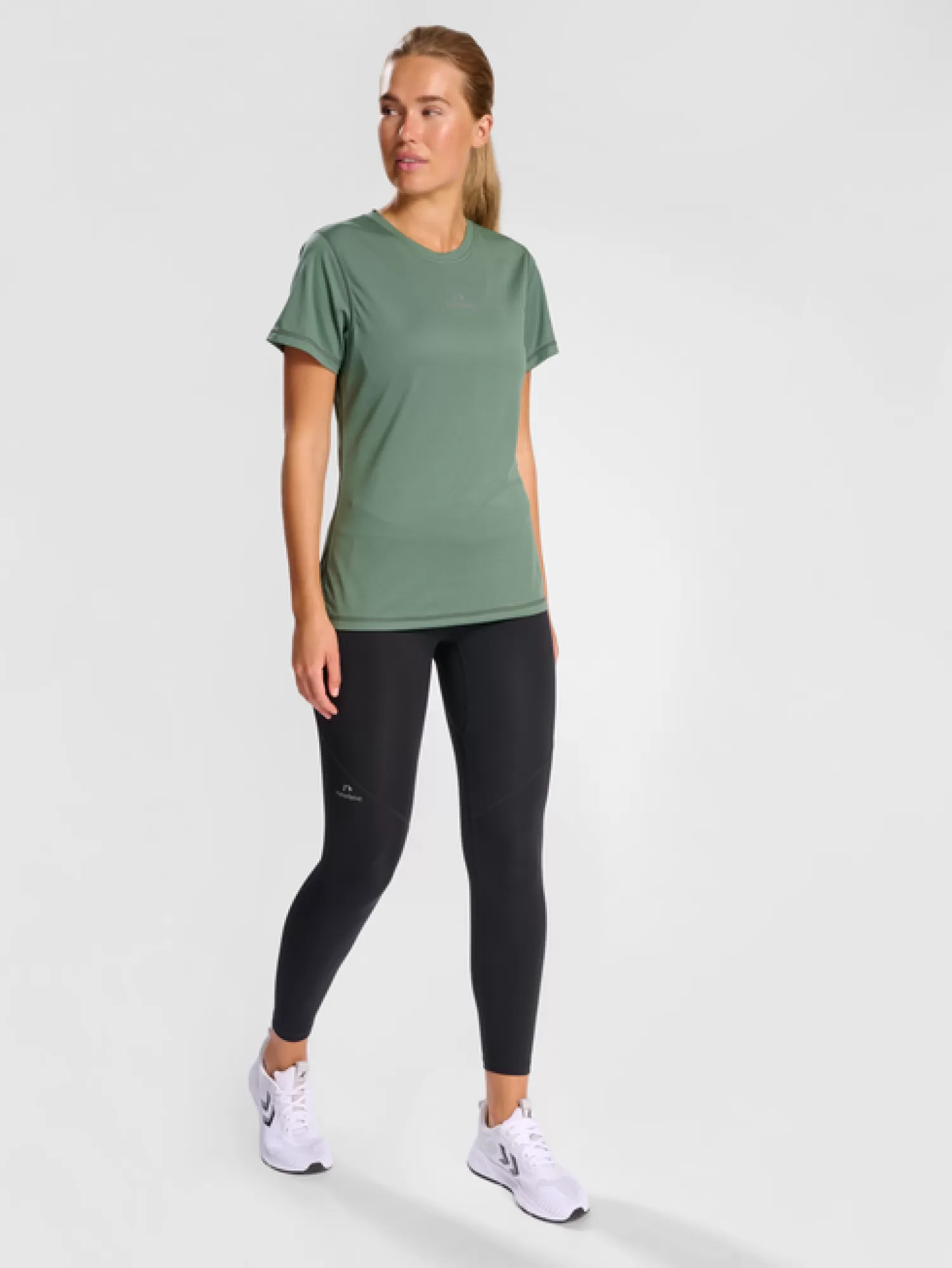 Hummel T-shirts and tops<nwlBEAT POLY TEE WOMAN