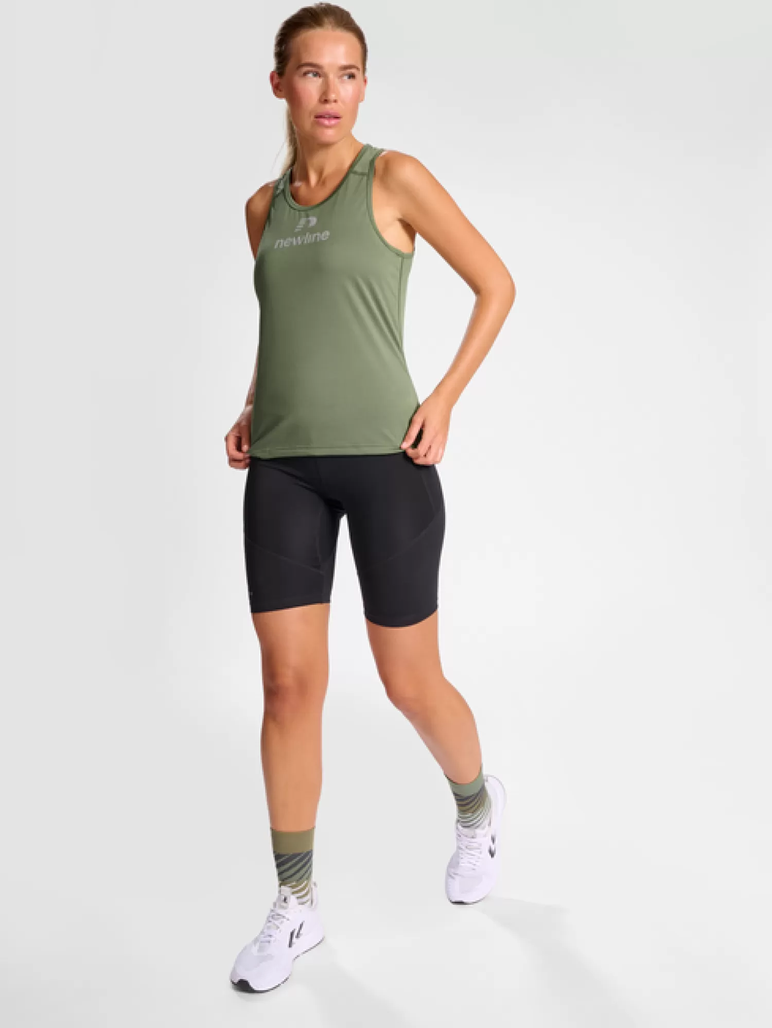 Hummel T-shirts and tops<nwlBEAT SINGLET WOMAN