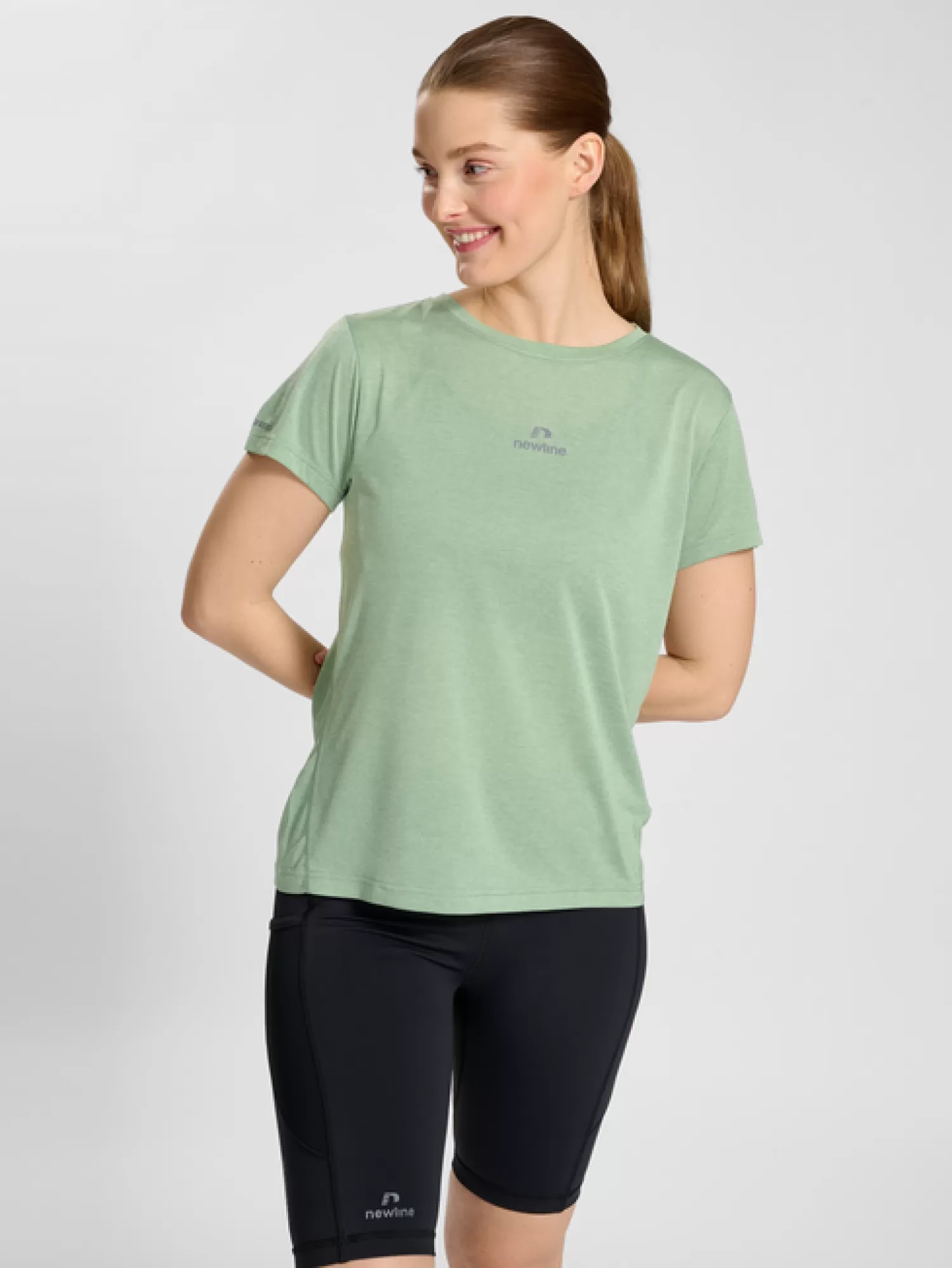 Hummel T-shirts and tops<nwlCLEVELAND T-SHIRT S/S WOMAN