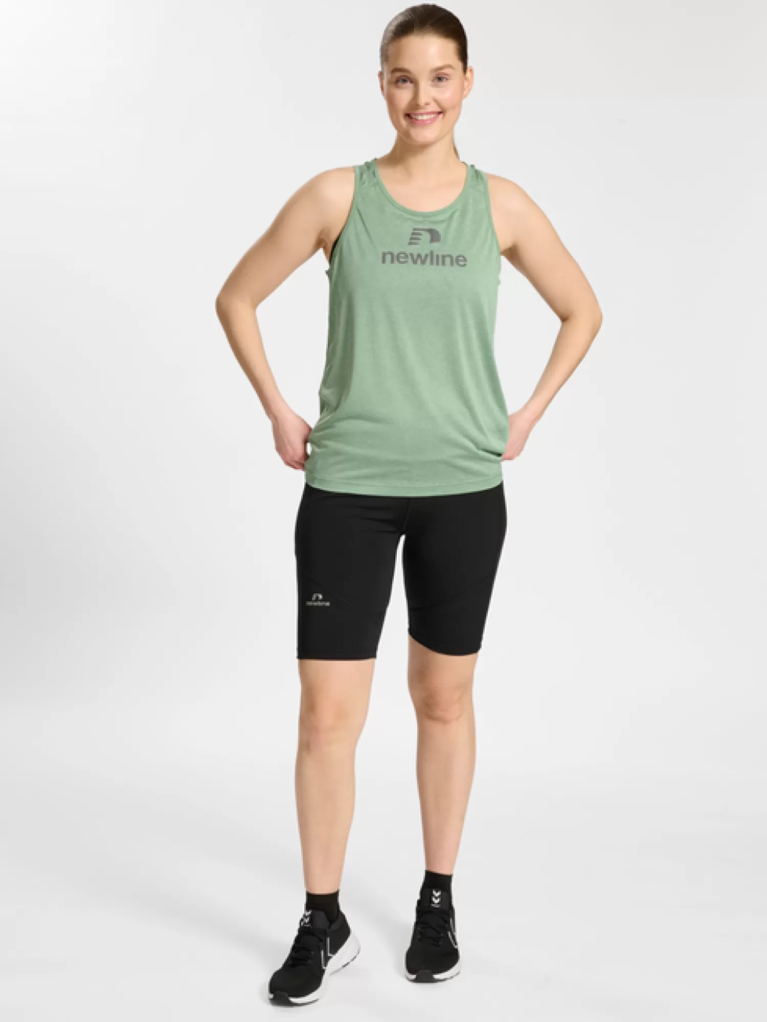 Hummel T-shirts and tops<nwlFONTANA SINGLET WOMAN