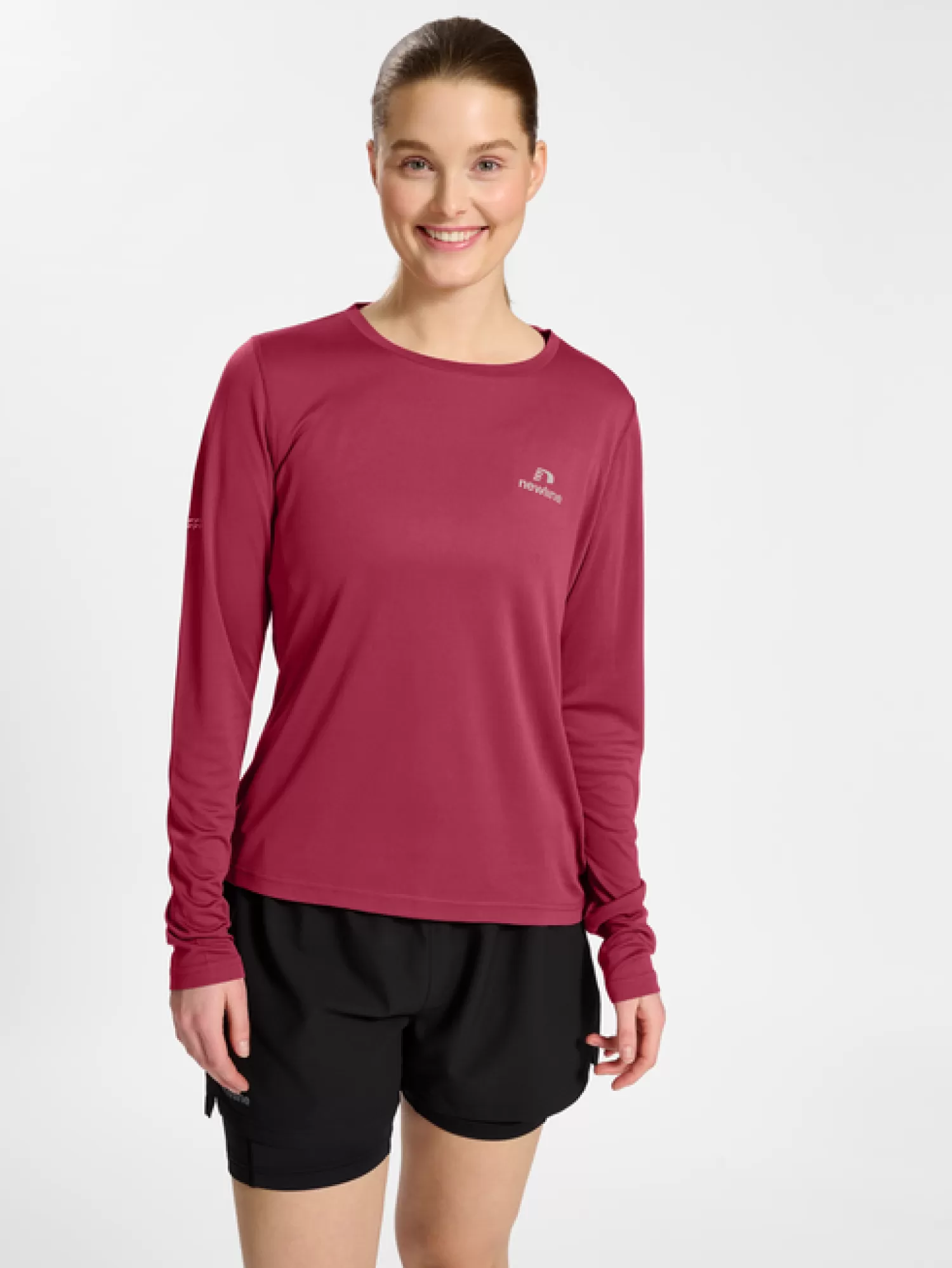 Hummel T-shirts and tops<nwlMEMPHIS T-SHIRT L/S WOMAN