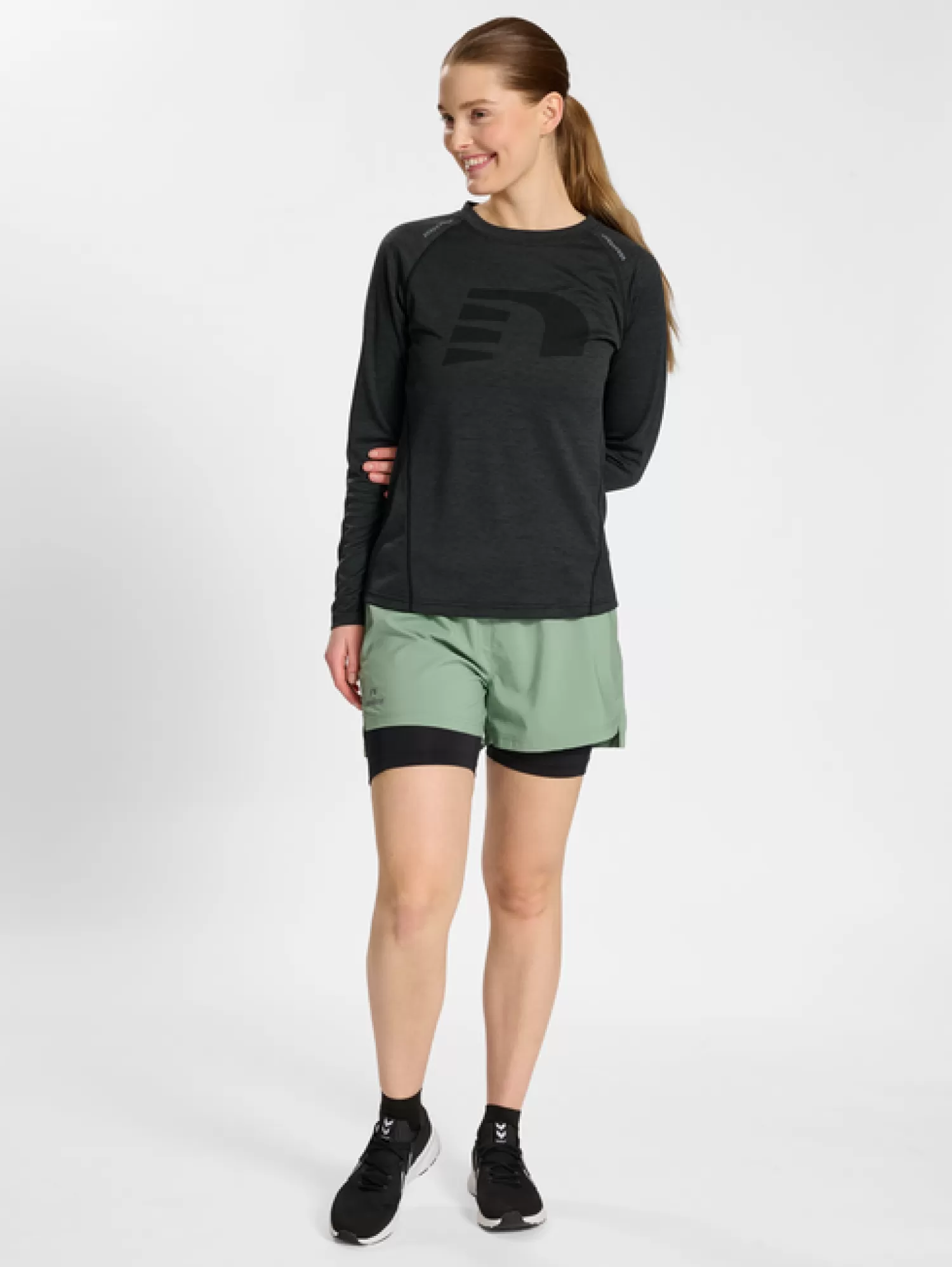 Hummel T-shirts and tops<nwlORLANDO T-SHIRT L/S WOMAN