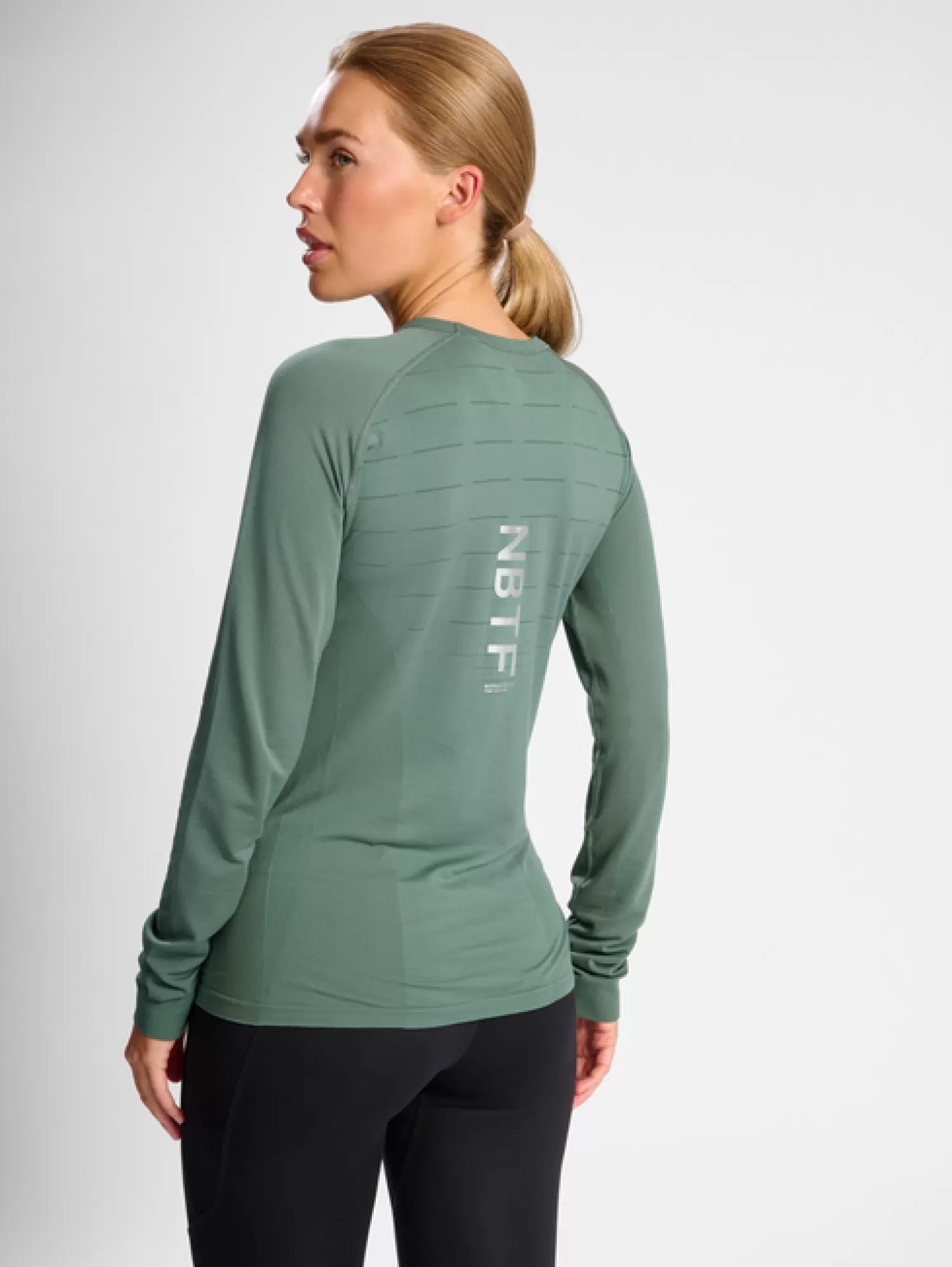 Hummel T-shirts and tops<nwlPACE LS SEAMLESS WOMAN